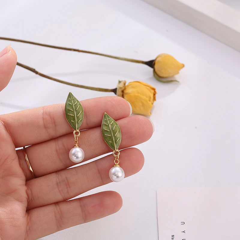 

Shamir Sweet Cute Little Pure And Fresh And Green Pearl Earrings Geometric Earrings Contracted Grace Girl Jewelry Gifts
