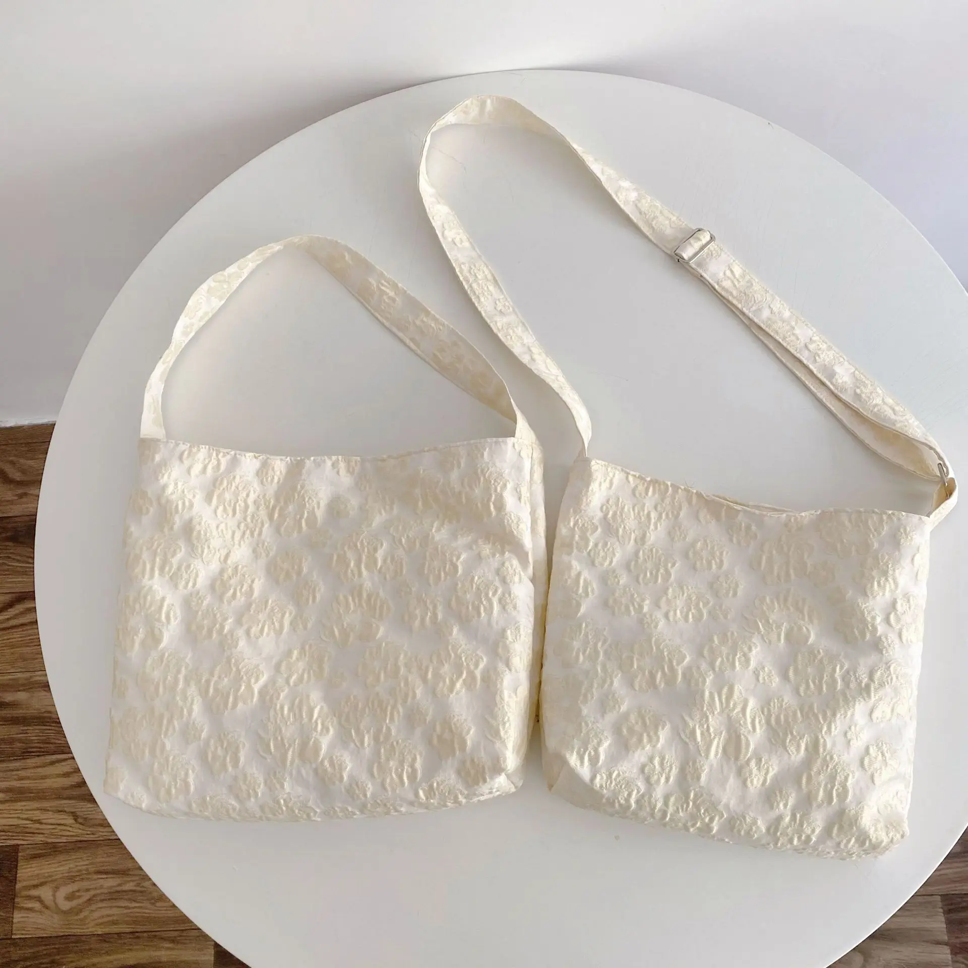 

2021 Spring/Summer New Girl Style Retro Large Capacity Beige White Flower Printed Canvas Handbag Shoulder Tote Bag