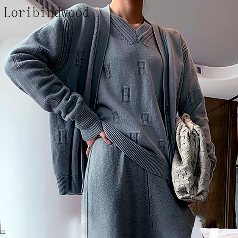 

Костюм из трех предметов, брендовый жаккардовый свитер с v-образным вырезом и надписями, кардиган, шерстяное пальто, широкие брюки