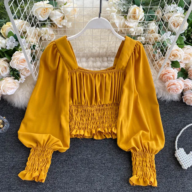 Женская блуза с квадратным вырезом коротким рукавом-фонариком и поясом на