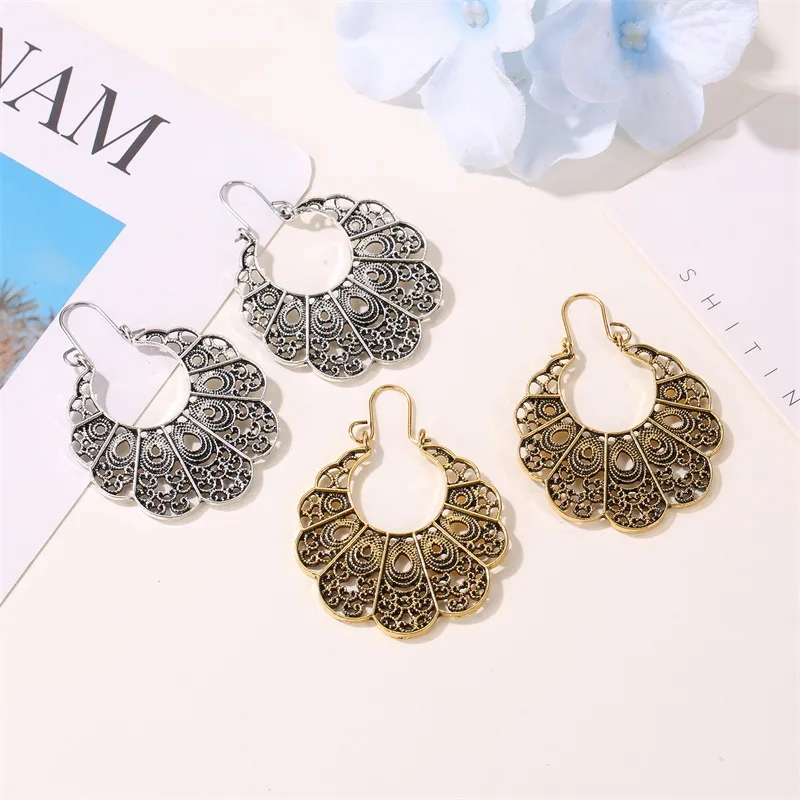 

Ear Stud Vintage Varved Cutout Flower Geometric Earrings Elegant Antique Pattern Ear Clip Vintage Earrings