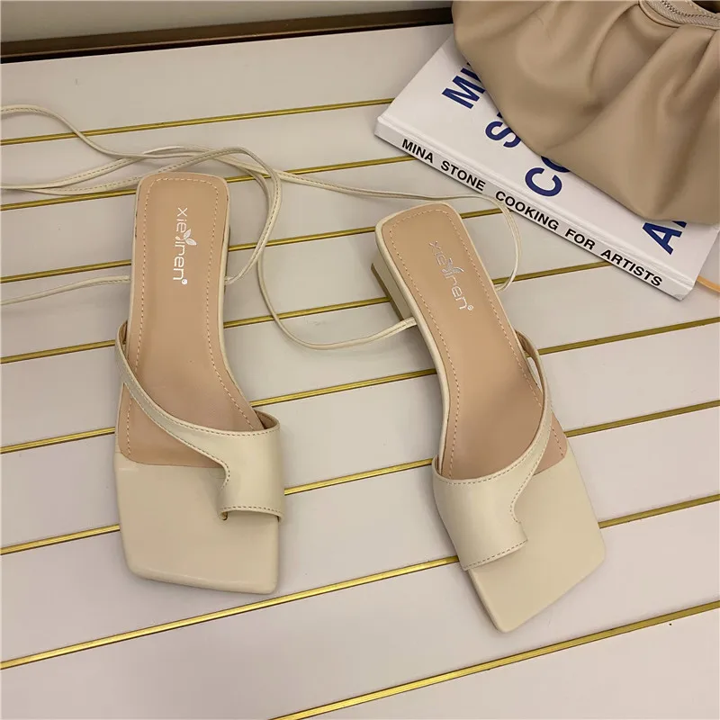 Модные женские сандалии с квадратным носком на низком каблуке брендовые