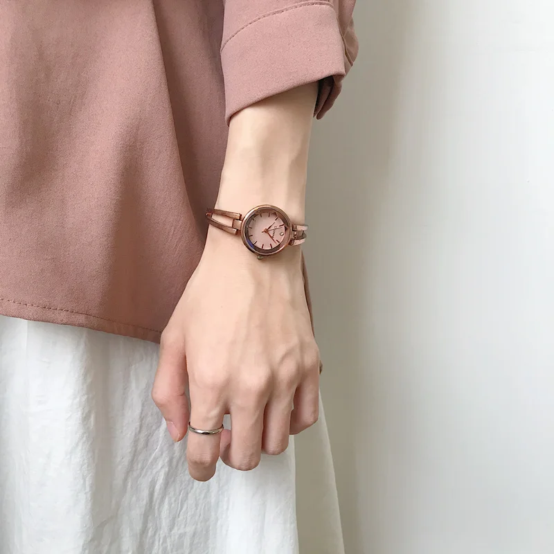 

Niche Light Luxury Stainless Steel Small Dial Retro Simple Literary Exquisite Female Watch