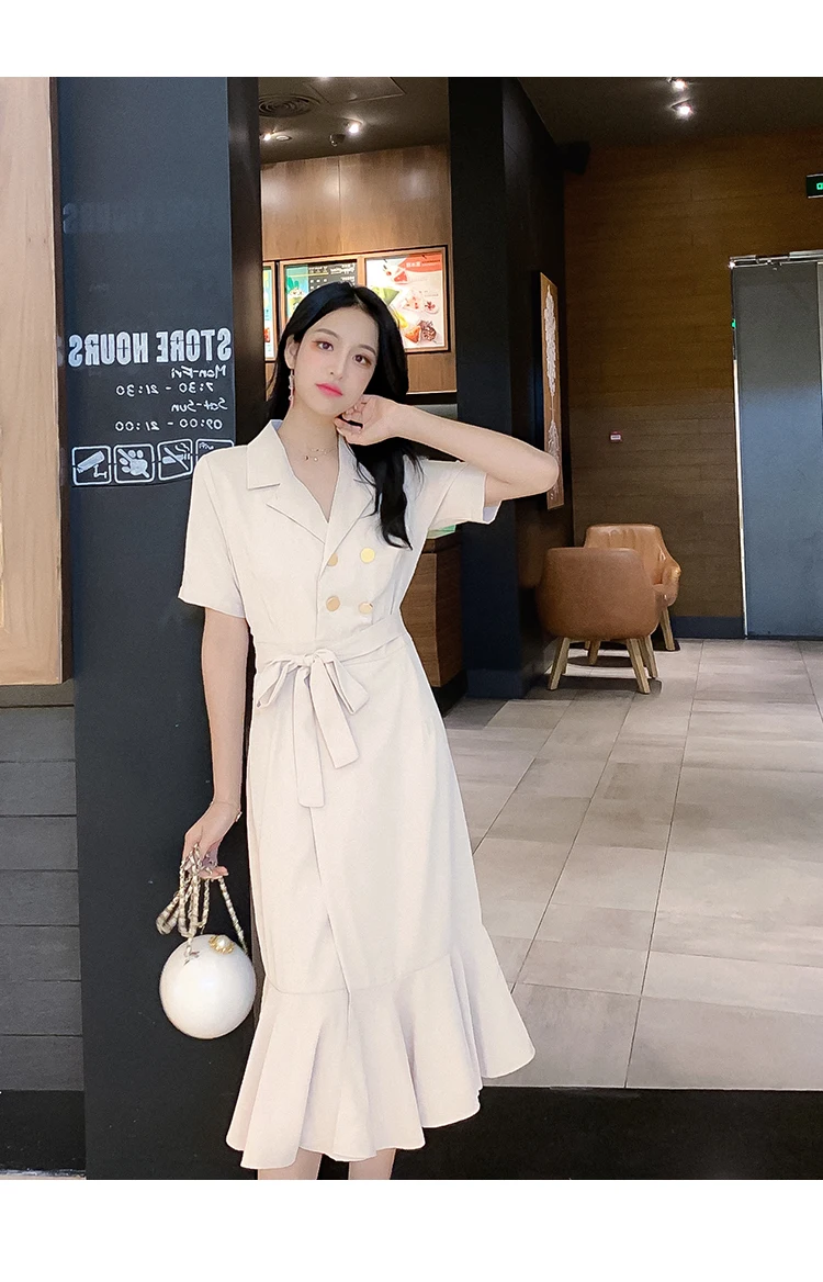 Элегантное женское белое гофрированное платье с поясом короткие рукава средней