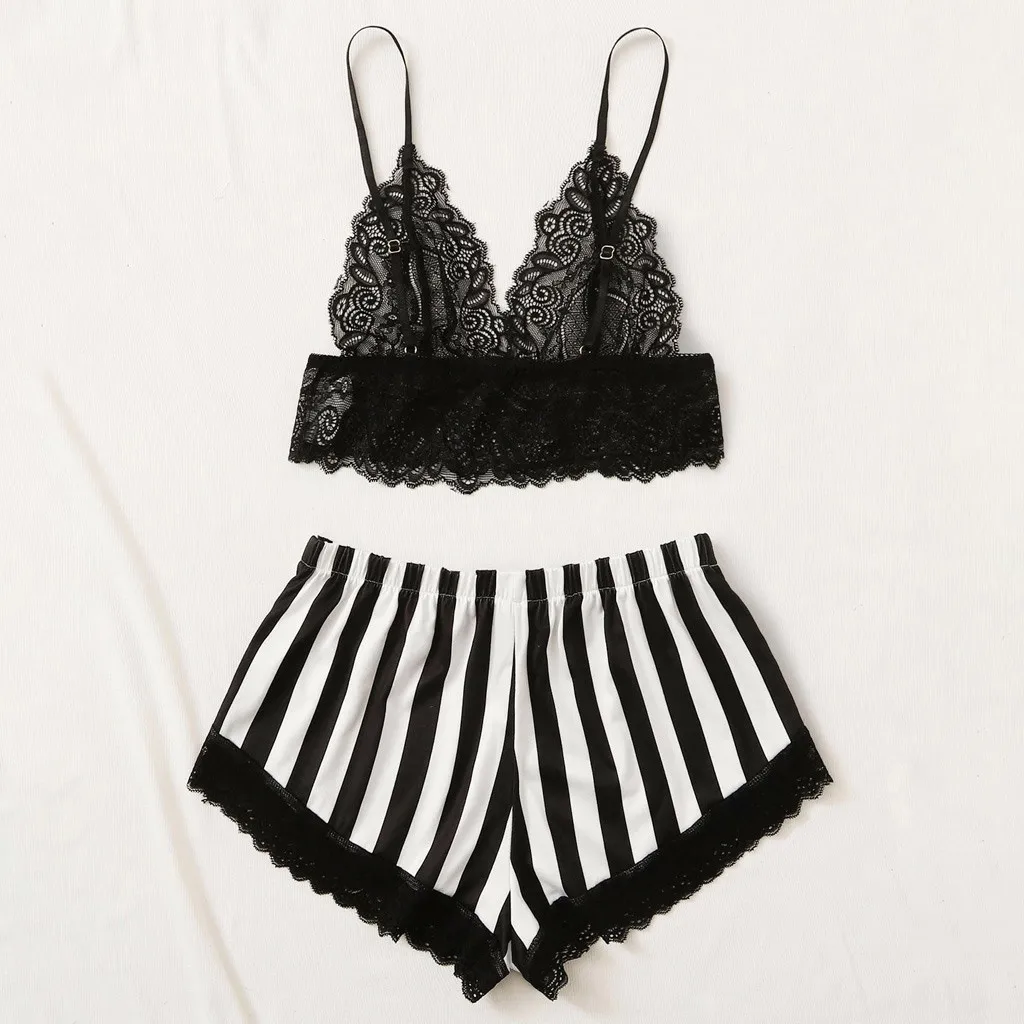 

Женский комплект из 2-х предметов с шортами и V-образным вырезом