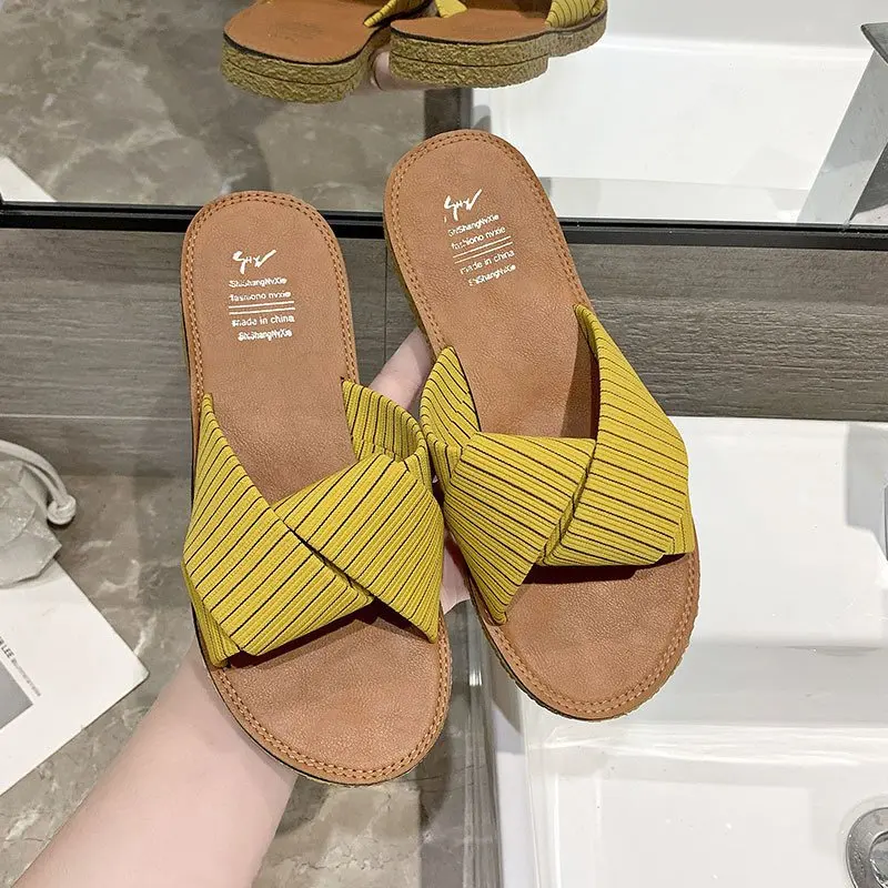 

Women's sandals and slippers for summer wear 2021 new Korean fashion wear crossover slippers Flat with sandals shoes women