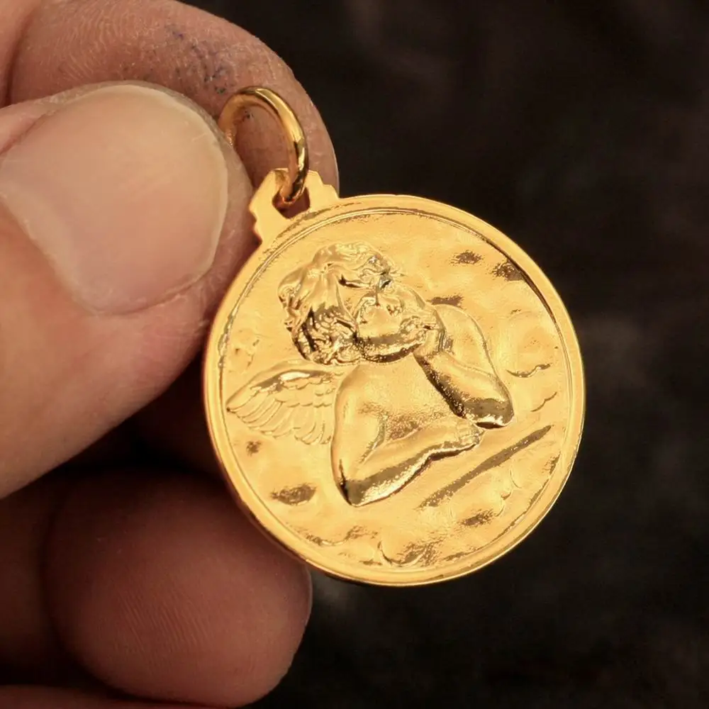 

LINSION 2 Sides Gold Plated Brass Cute Angel Round Pendant Charms Jewellery GP165 JP