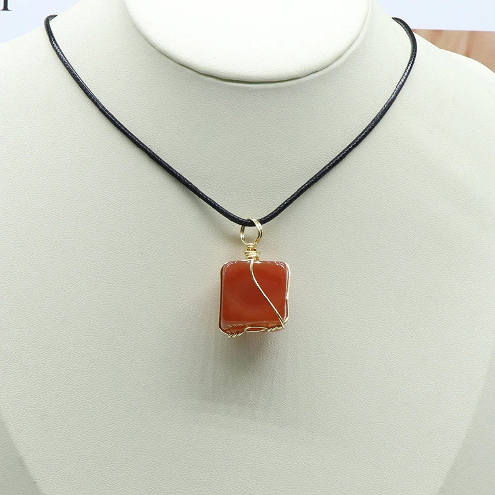Женское ожерелье с подвеской из натурального красного камня 17 х17 мм | Украшения и