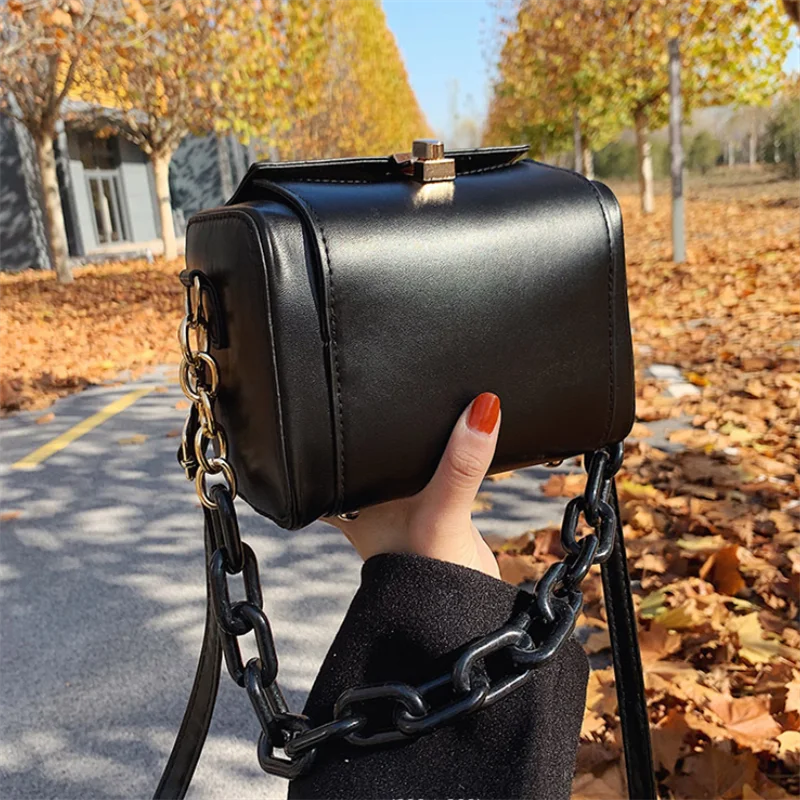

Autumn and winter one-shoulder messenger bag female bag new trend simple fashion net red portable chain box small square bag