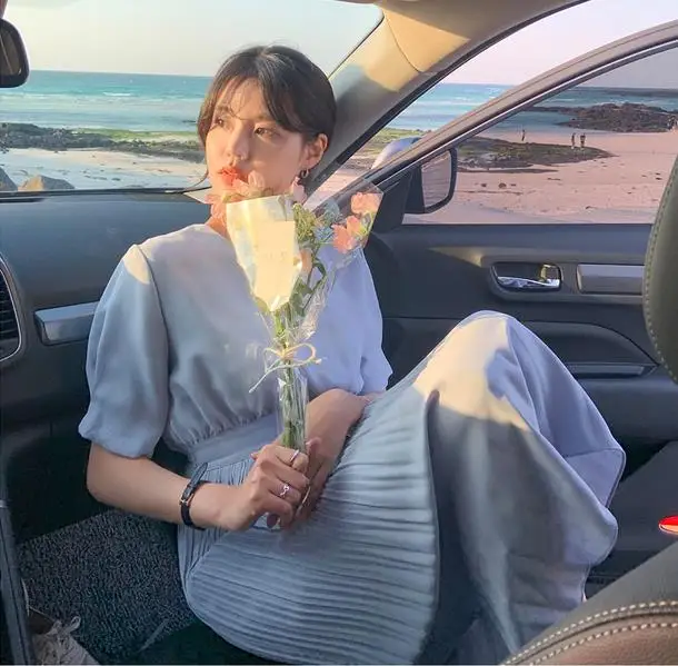 Корейское шикарное Новое приталенное милое платье средней длины со складками в