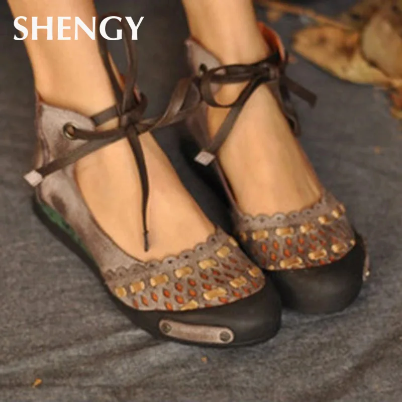 Сандалии женские на плоской подошве легкие босоножки из флока со шнуровкой