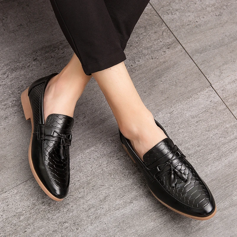 

Leather Men Casual Shoes outdoor Luxury Brand Mens Loafers Moccasins Breathable Slip on Black Driving Shoes big size 47 a4