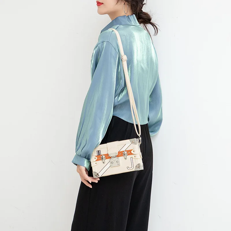 Женская сумка мессенджер контрастных цветов универсальная маленькая квадратная