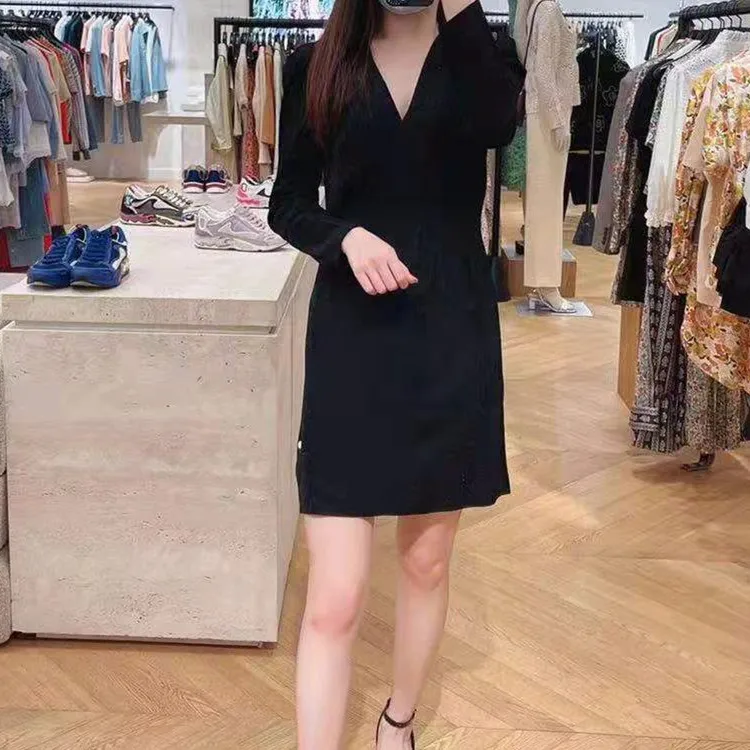 

2021 Autumn and Winter New Snakeskin Pattern Jacquard V-neck Pleated Long-sleeved Dress