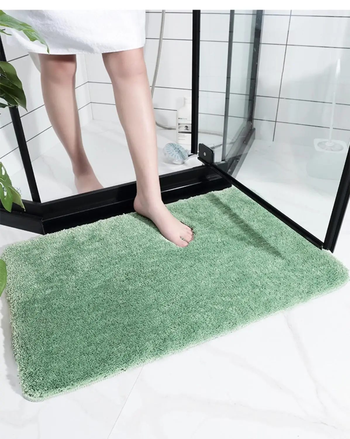 Коврик для ванной разных цветов классический с геометрическим узором очень