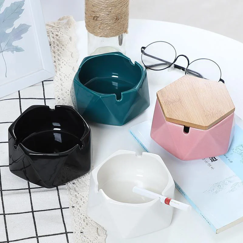 

fashionable creative personality, simple living room with cover, anti fly ash, European fashion, tray outdoor portable ashtray