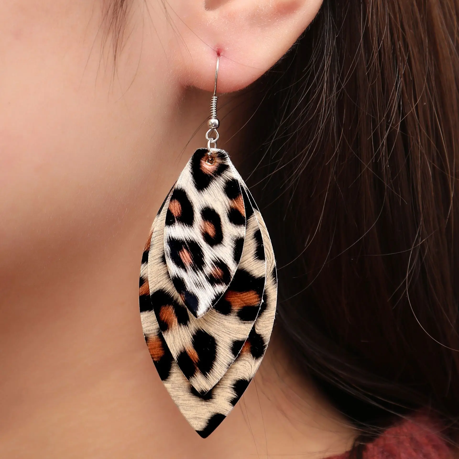 

2021 New Hot Selling Fashion Retro Leopard Earrings Simple Double PU Ieather Earrings Cross Border Source Jewely
