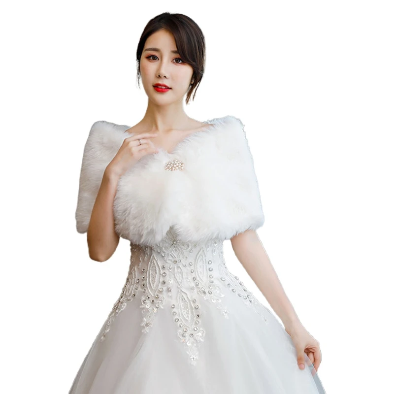 

Women Bride 1920s Fuzzy Plush Shawl Wrap Stole with Imitation Pearl Buckle Winter Warm Cover Up Wedding Prom Party Cape Shrug