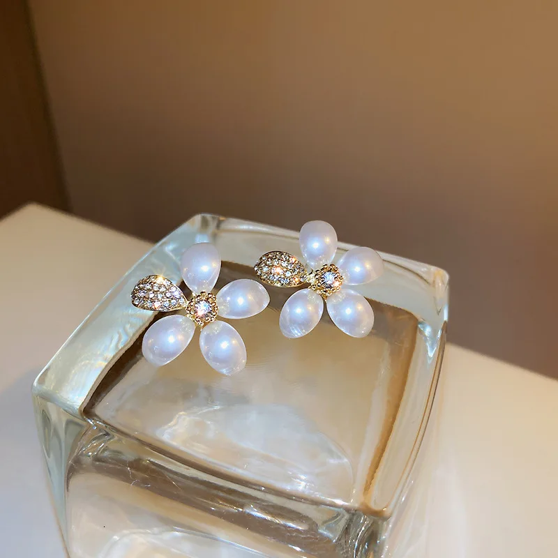 

2021 Korean New Exquisite Pearl Flower Earrings Fashion Temperament Simple Versatile Earrings Elegant Ladies Jewelry