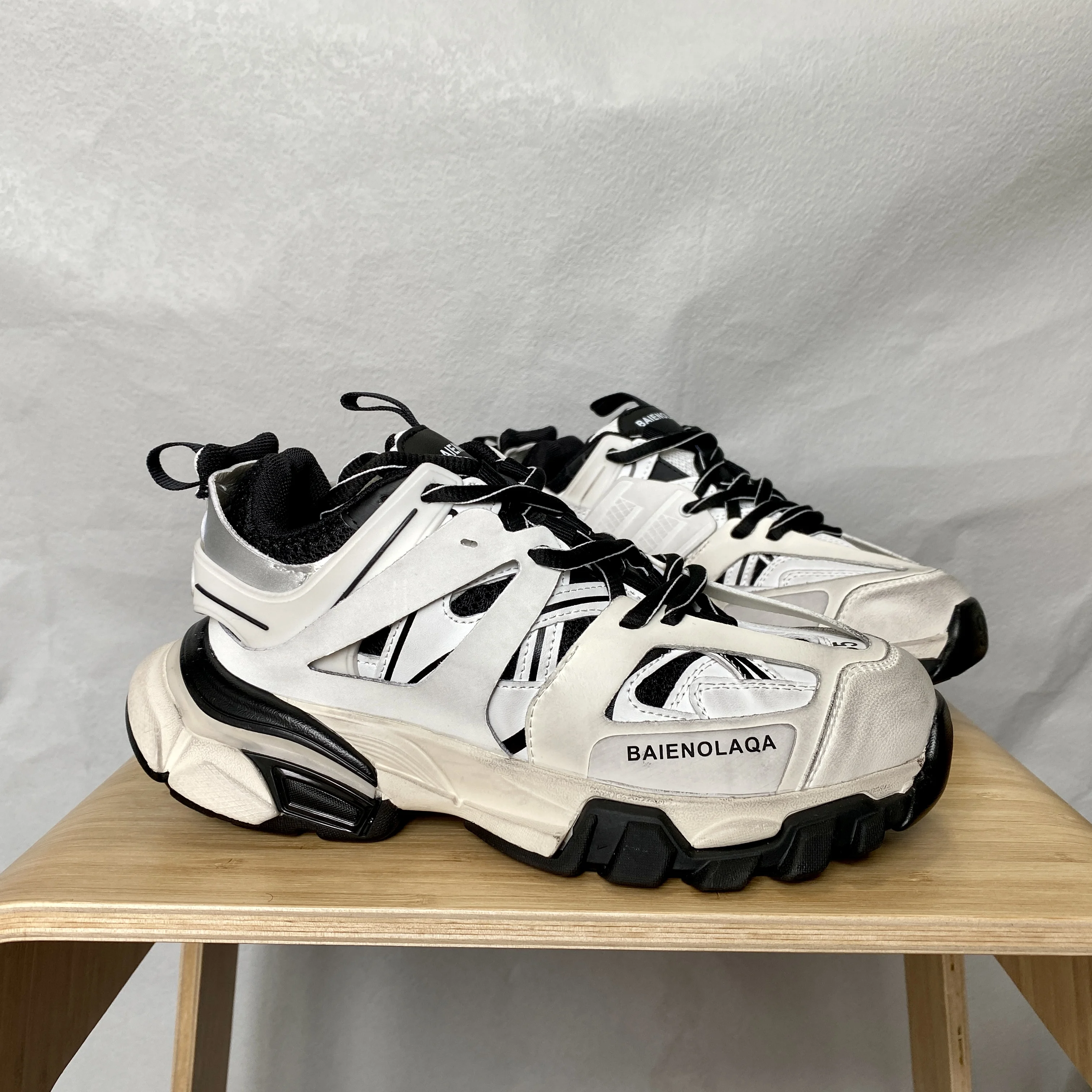 

2021Fashion Designer Sneakers lace-Up Women Platform Heels Soft Leather Walking Shoes Footwear Distress Clunky sneaker