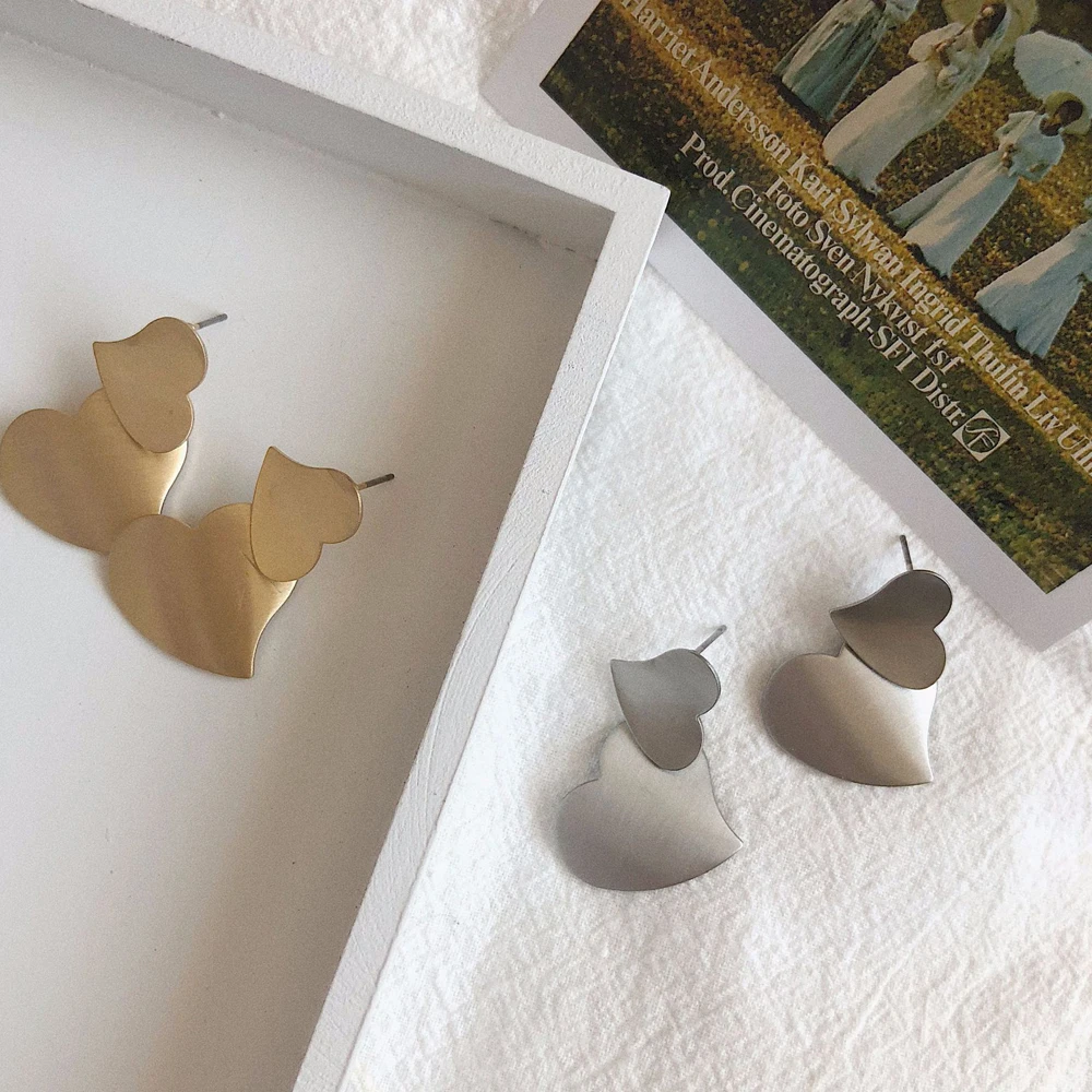 

In 2021 Bohemia Shiny Metal Stud Earrings South Korea Girl Contracted Heart-Shaped Earrings Temperament Valentine'S Day Gifts