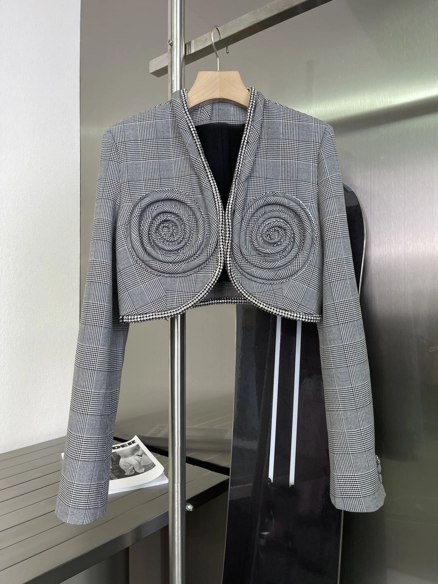 

High 2021FW Autumn Quality Women Luxury Plaid Wool Flower Diamonds Short Blazer Jacket For Female Coat Ddxgz2 6.19