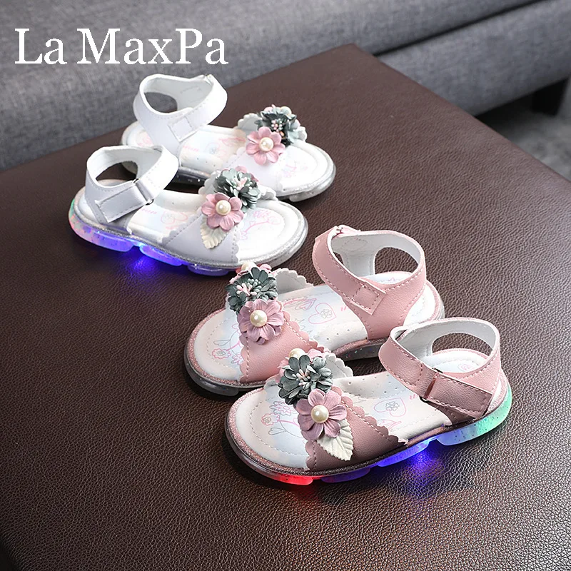 

Size 20-31 New Children Glowing Sandals Girls Light Up Sneakers Kids Luminous Shoes Non-slip Slippers Lighting Toddler sandals