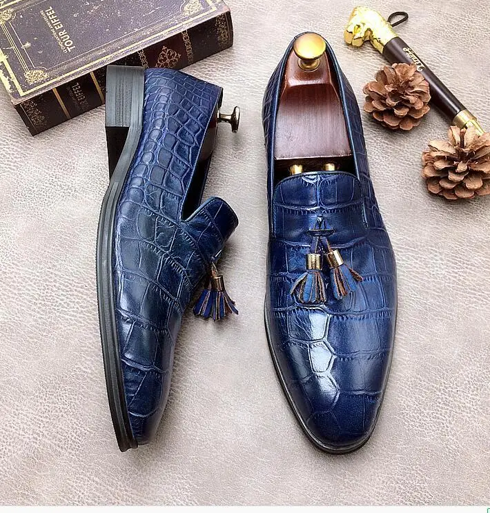 Новинка Мужские модельные туфли с острым носком цвет синий черный модная обувь