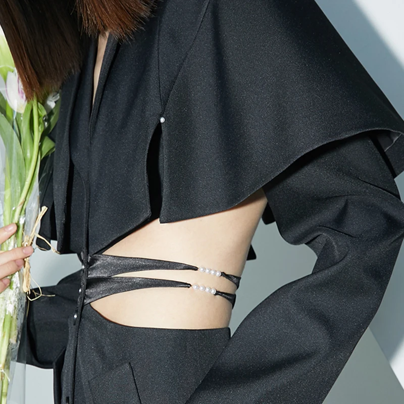 

[EAM] Women Vintage Hollow Out Pearl Long Trench New Notched Long Sleeve Loose Windbreaker Fashion Spring Autumn 2021 1DD4766