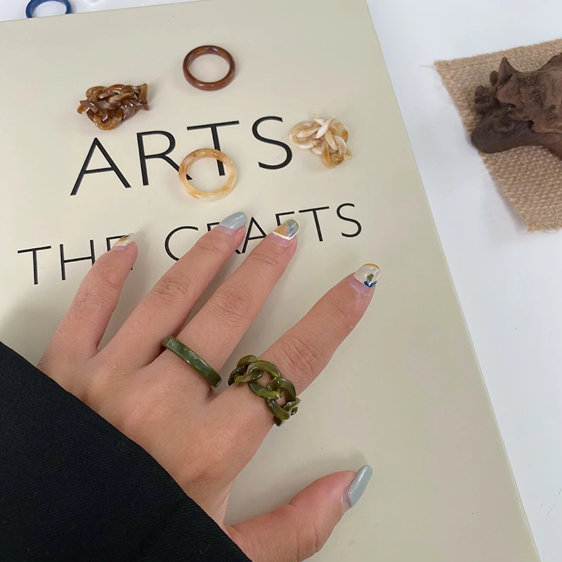 

2021 New Vintage Fashion Resin Ring Wide Ivory Color Acrylic Rings For Girl Jewelry Gift Chain Rings Vintage Geometric 2Pcs/set