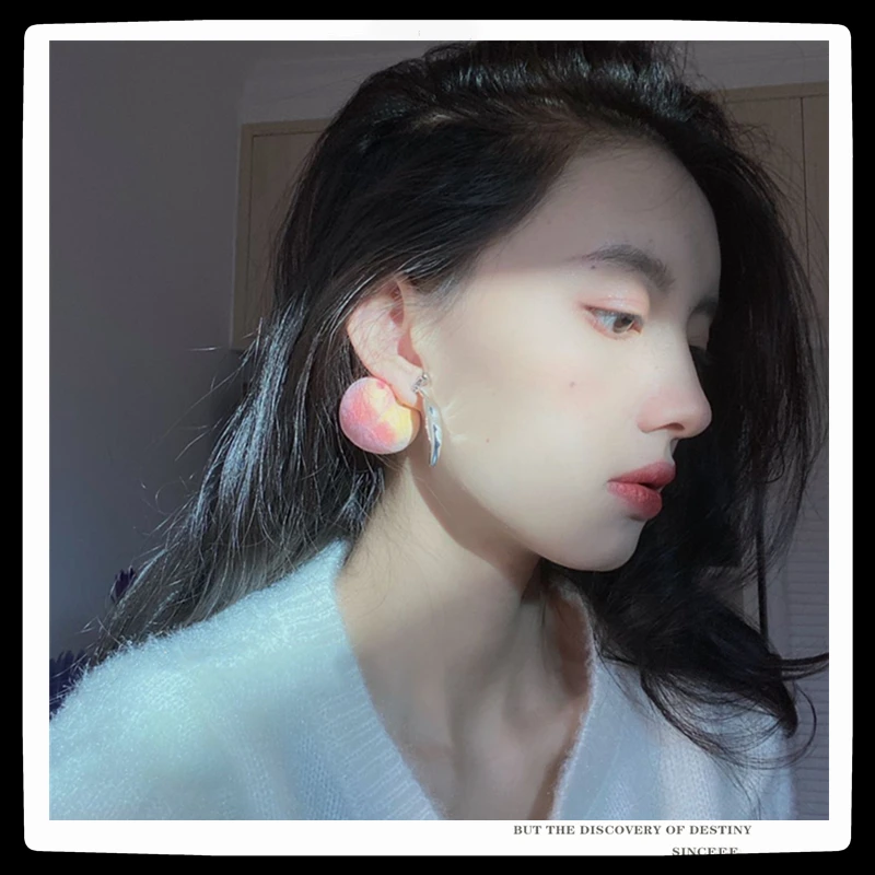 

SexMara 2021 New Trendy Design Cute Sweet Simulation Peach Exaggeration Stud Earrings For Woman Girls Party Tourism Jewelry