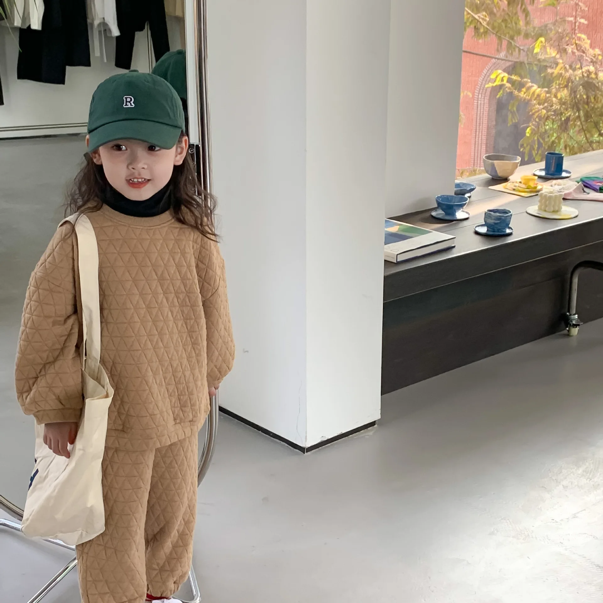 

2021 winter new children's wear girls' thickened quilted kindergarten leisure suit 2-342