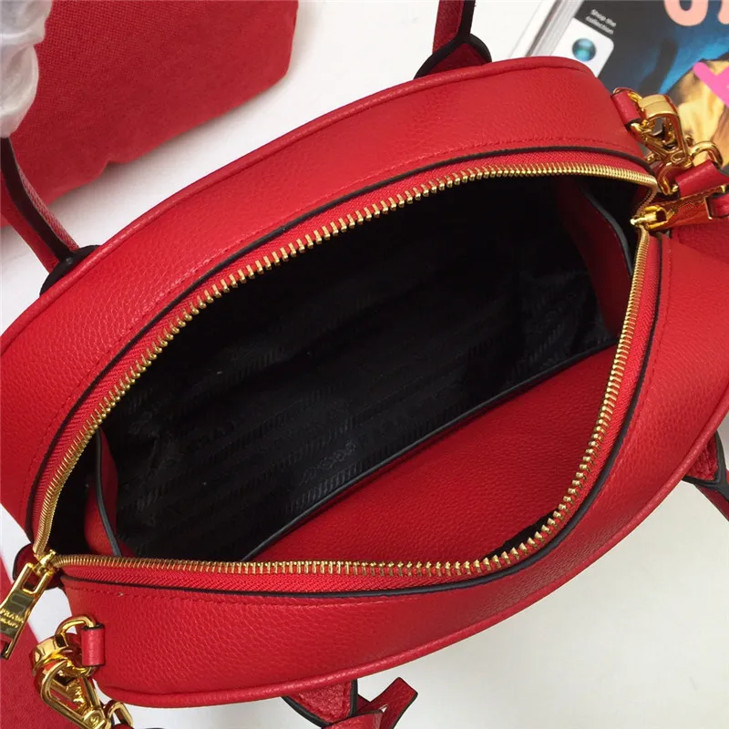 

Luxury designer handbag red bag Star is the same style leisure fashion single shoulder bag package Leather handbag Top quality