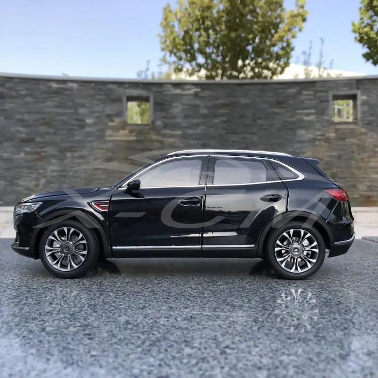 Литая под давлением модель автомобиля век Дракон Hongqi HS5 SUV 1:18(черный)+ маленький подарок