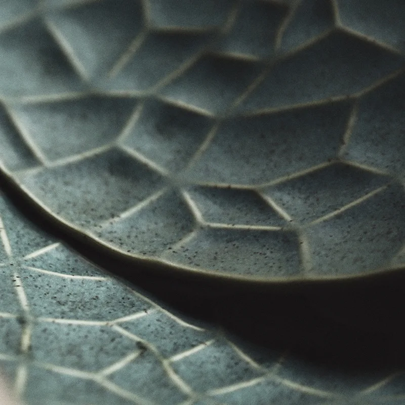 Круглая тарелка в скандинавском стиле для домашнего декора зеленая керамическая