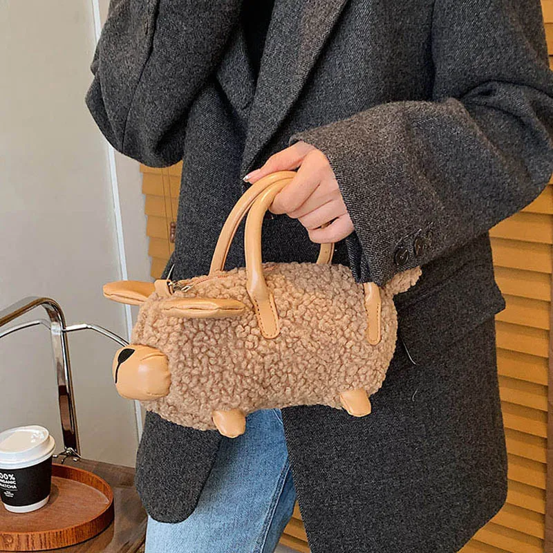 

Сумка на плечо Женская плюшевая с мультяшным принтом, модный трендовый мессенджер, роскошный брендовый дизайнерский простая прошитая Сумо...