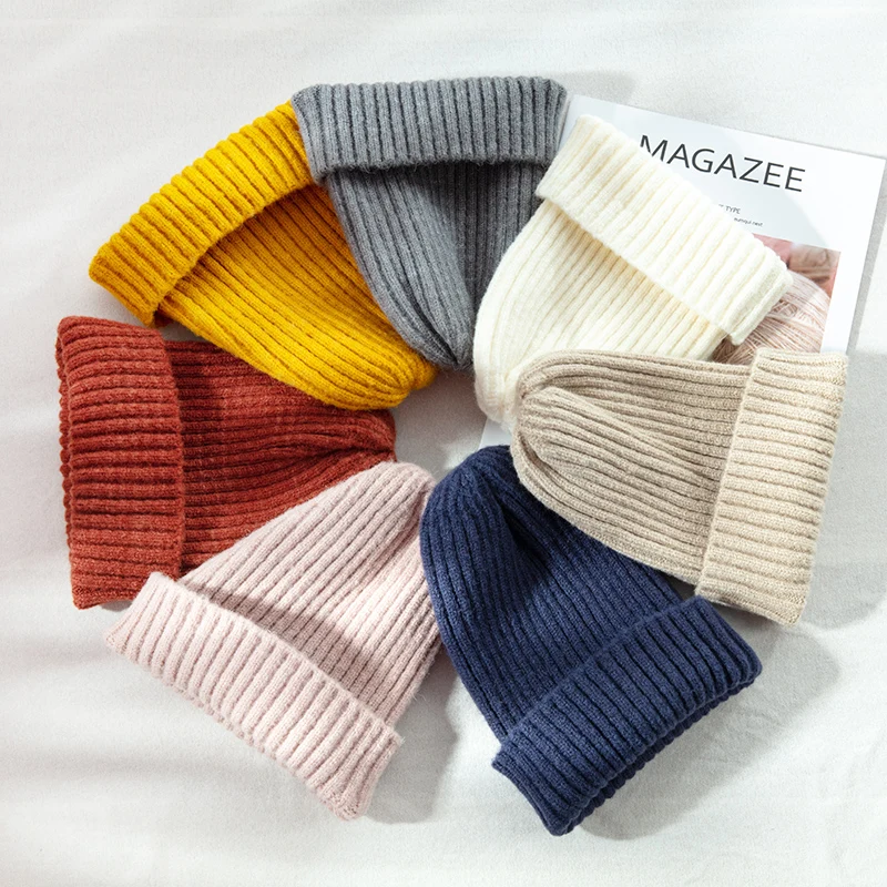 Женская теплая вязаная шапка утолщенная мягкая желтая бини розового и серого