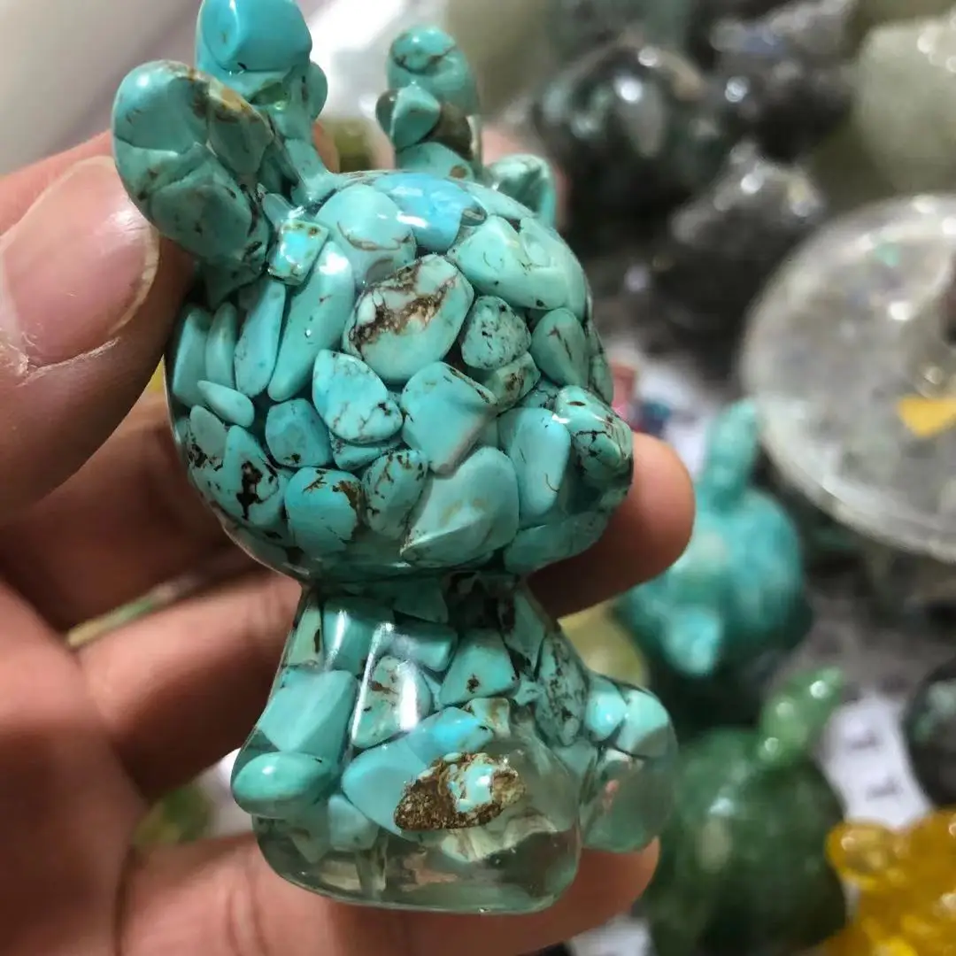 

Turquoise crushed stone pressure film and into small animals, quartz crystal treatment