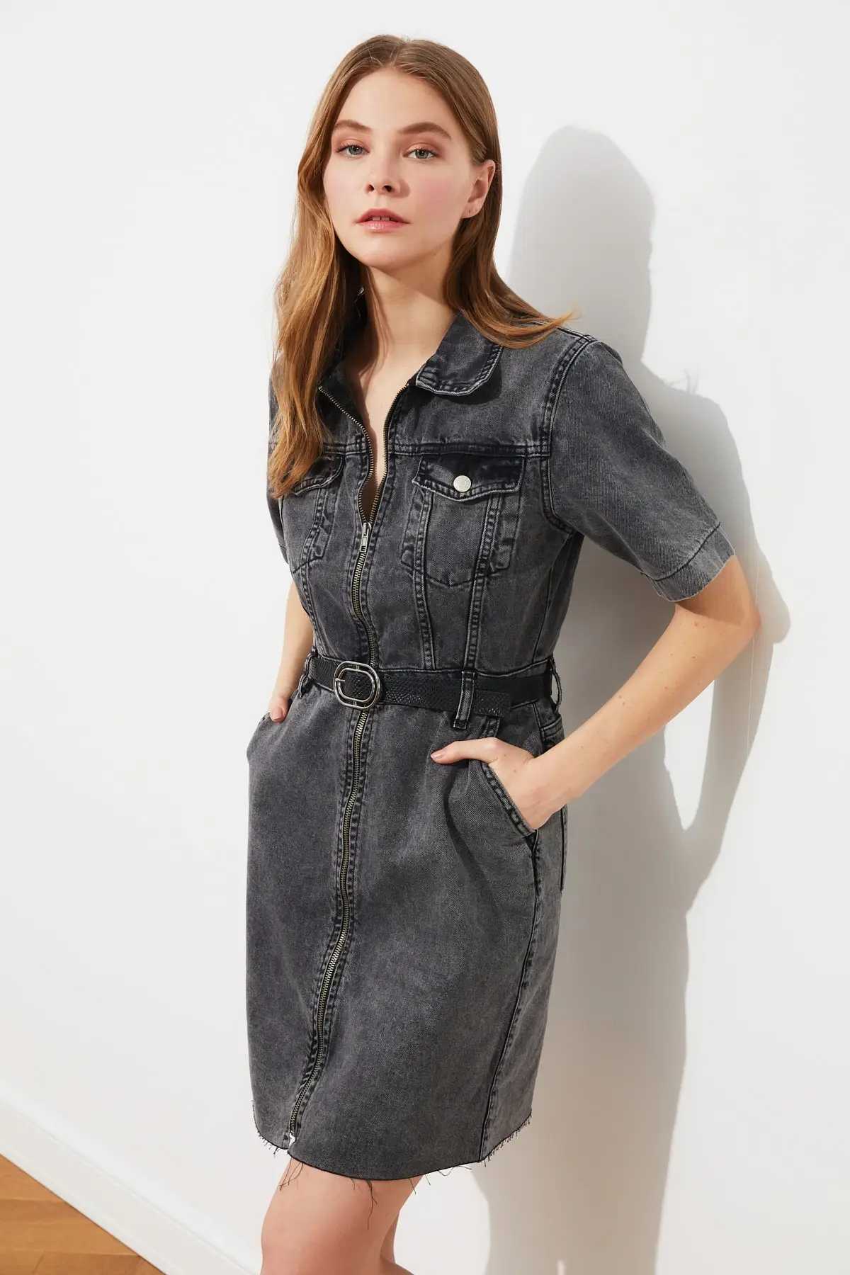 Джинсовое платье с поясом на молнии TWOSS21EL2315 | Женская одежда