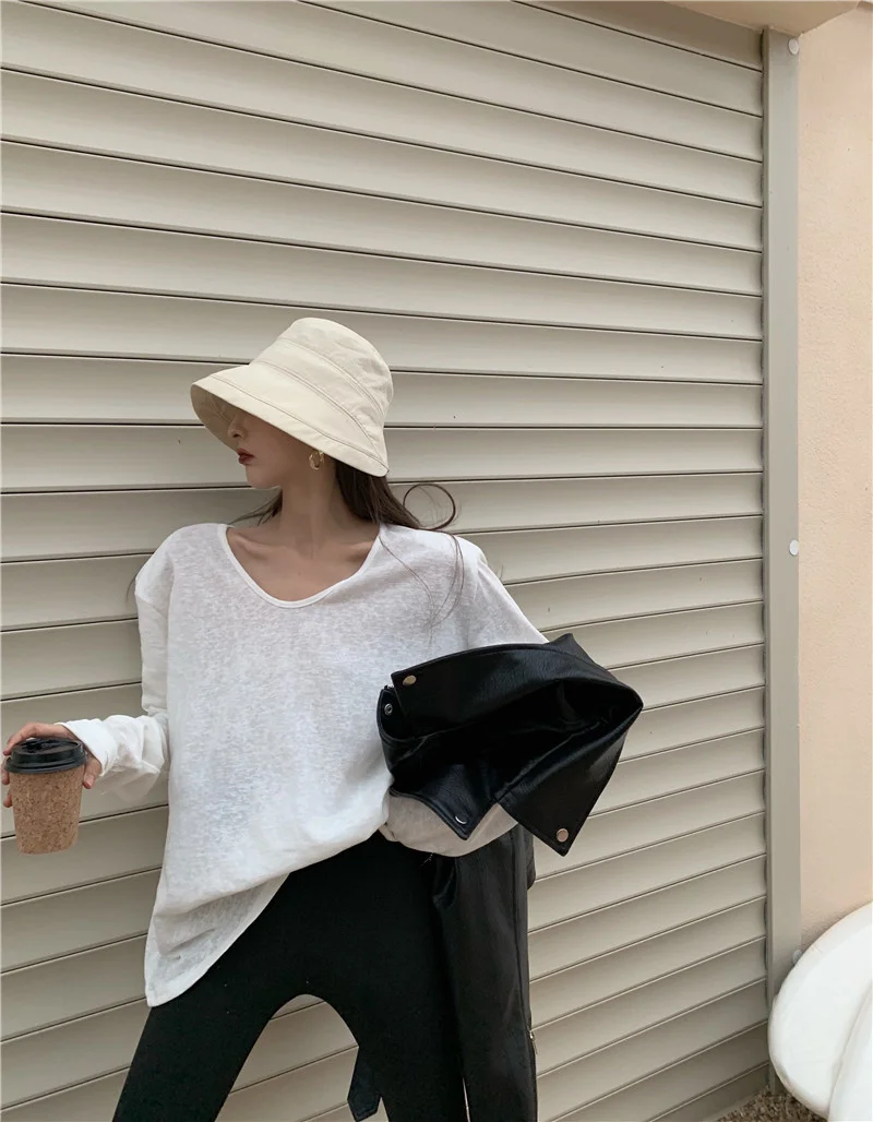 Женская футболка с V-образным вырезом белая свободная длинным рукавом большие