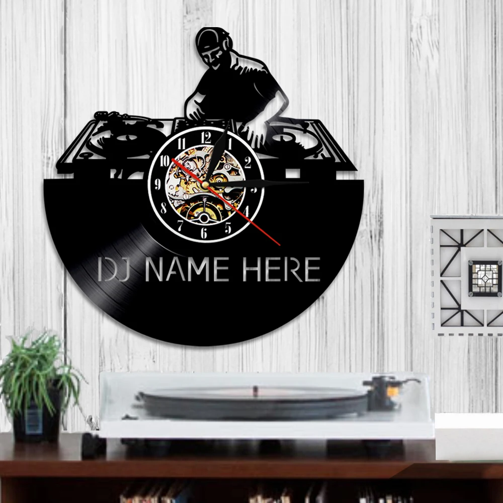 Пользовательские DJ название силуэт значок ди-Джея с резным узором часы в виде