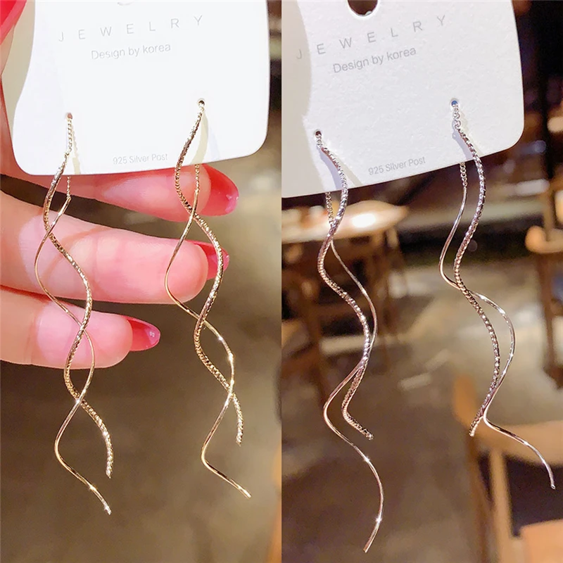 

Women Golden Long Wavy Tassel Earrings Simple Temperament Ear Jewelry