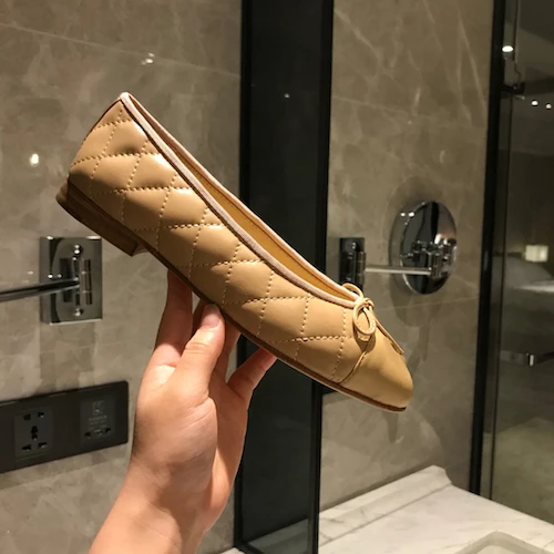 Beige Quilted Женская обувь; Лидер продаж; дышащая обувь; женская обувь из натуральной кожи; Новые Модные балетки на плоской подошве для женщин; большие размеры 34-42 - Цвет: Beige Quilted