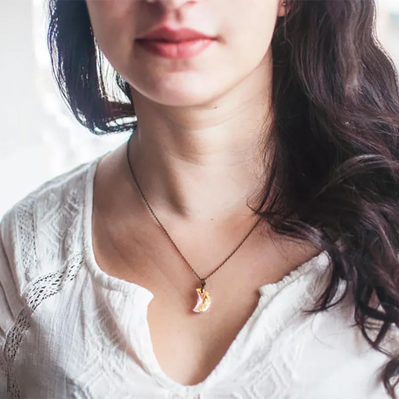 

Цепочка с подвеской в виде Луны и Полумесяца