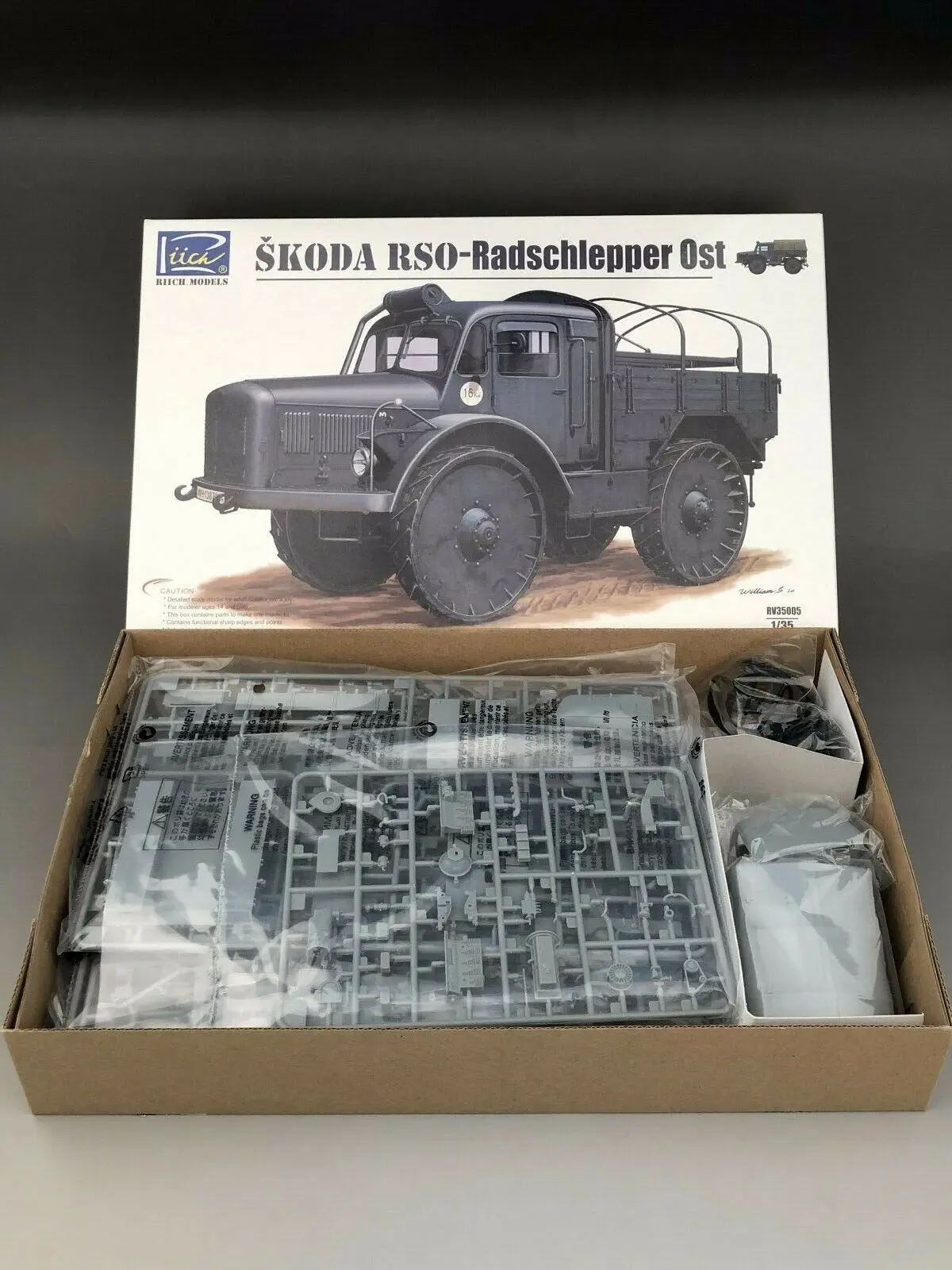 

Модели Riich RV35005 1/35, комплект моделей Skoda RSO-Radschlepper Ost