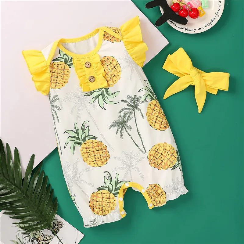 

Летний комплект одежды из 2 предметов для Одежда для маленьких девочек принт с фруктами, кружевом и пуговицами с рукавами-крылышками и комби...