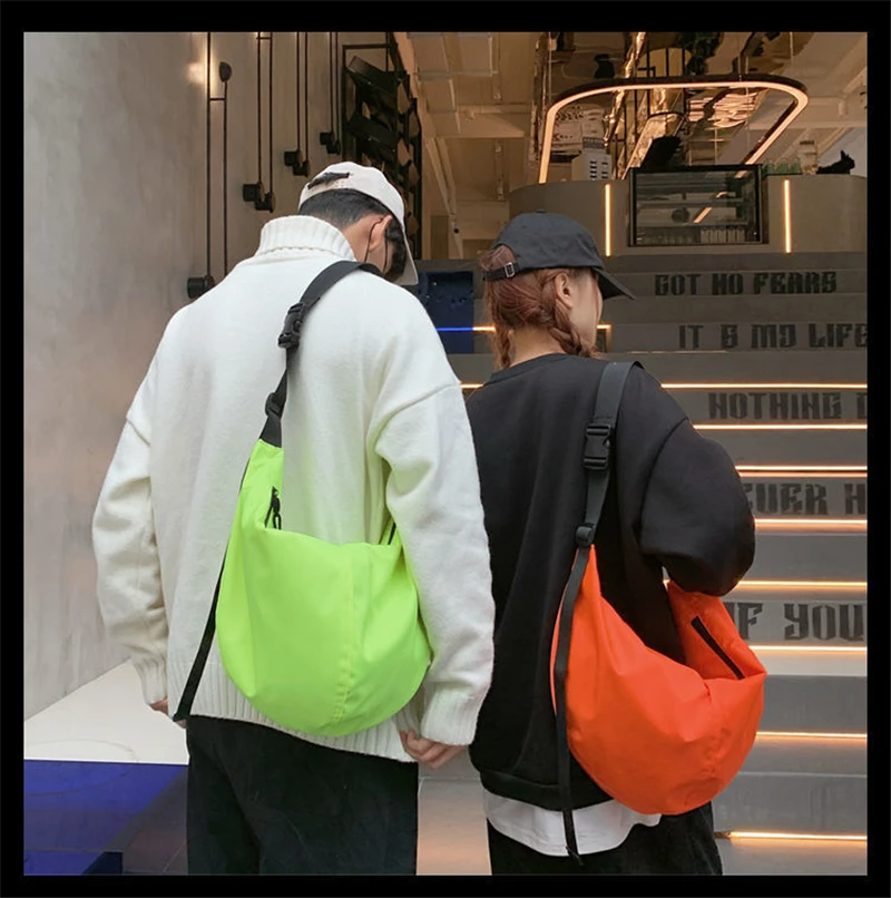 Вместительная сумка через плечо для женщин и мужчин водонепроницаемая