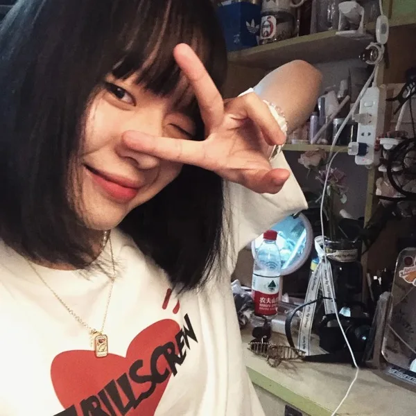 4 размера Повседневная белая универсальная базовая футболка с сердечками и