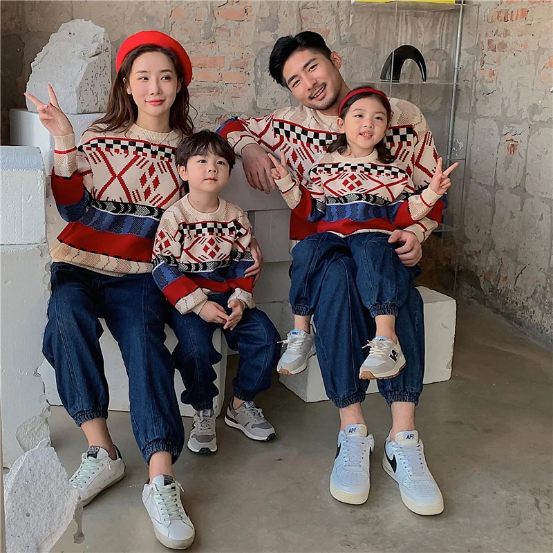 

New Year Family Matching Knitting Sweater Fashion Boys and Girls Warm Top Winter Children Pullover Cardigan Mum Daughter Top New