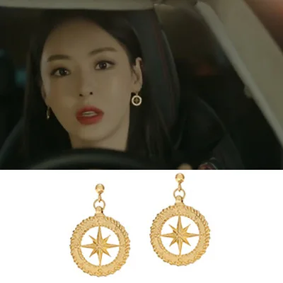 Серьги-подвески Ta-hee Lee из того же золота в виде баманской звезды корейские модные